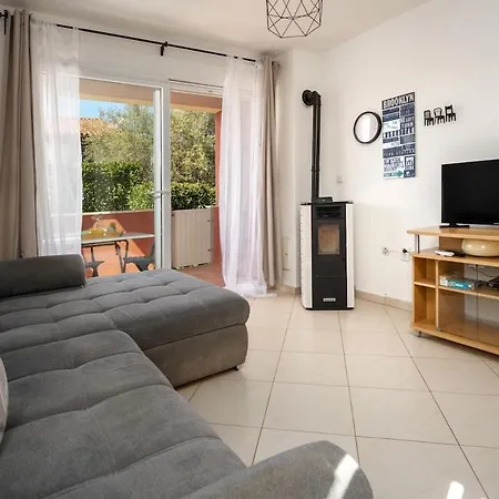 Apartment Foenic By Briskva Tar-Vabriga