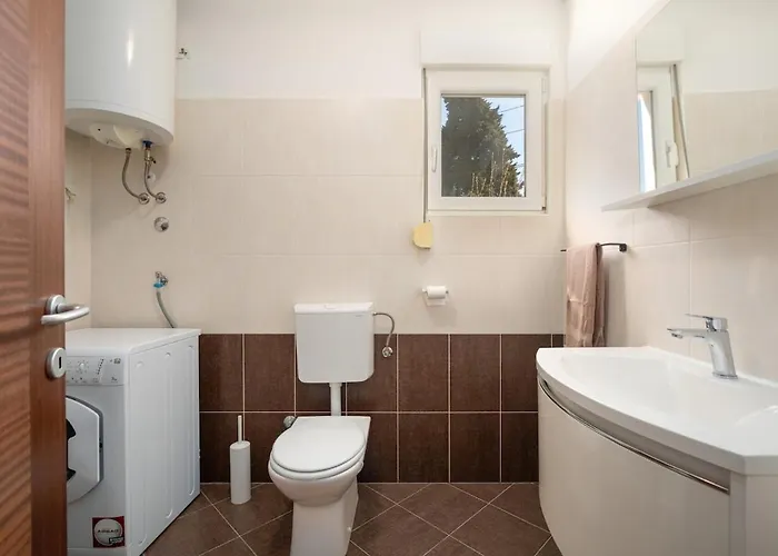 Foenic By Briskva Tar-Vabriga