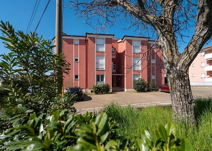 Foenic By Briskva Tar-Vabriga