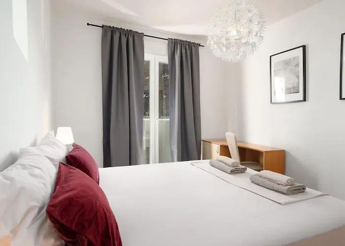 Foenic By Briskva Tar-Vabriga